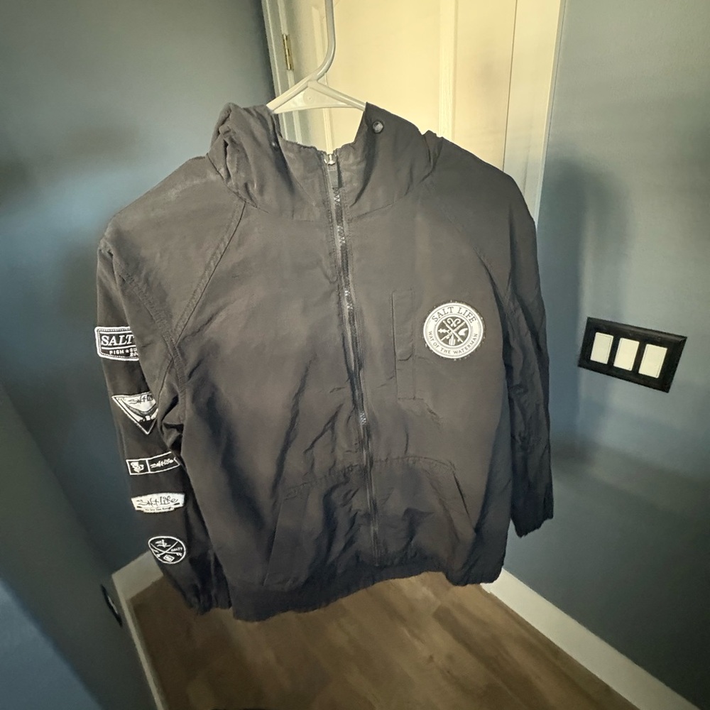 Salt life windbreaker very nice